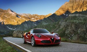 Спортивный автомобиль Alfa Romeo 4C великолепен с любого угла зрения
